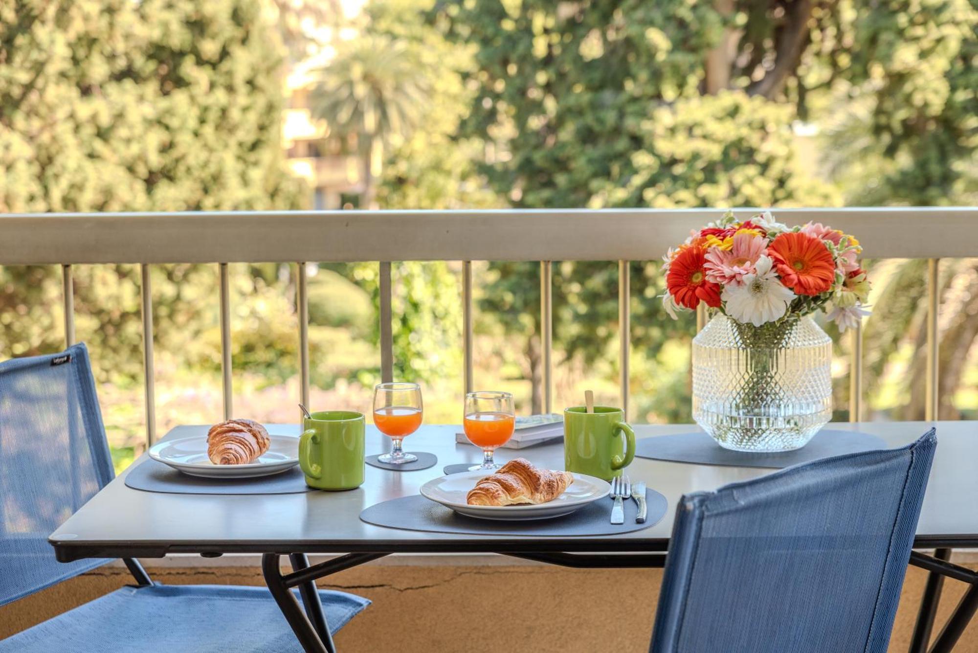 Les 15 Pins & La Mer -Your Green Getaway Near Sea & Beach Антиб Экстерьер фото